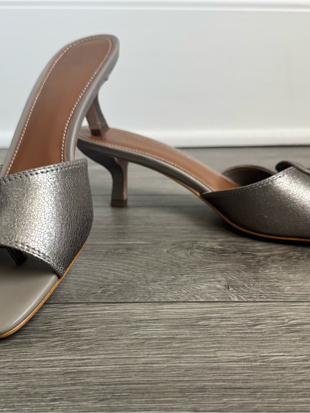 New Donald Pliner Cherry Metallic Buckle Slide Sandals size 8,5 - Picture 6 of 7